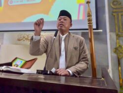 Mentri Nusron Bicara Sanad Keilmuan dan Etika Kepemimpinan saat Kajian Tarawih di Masjid UI