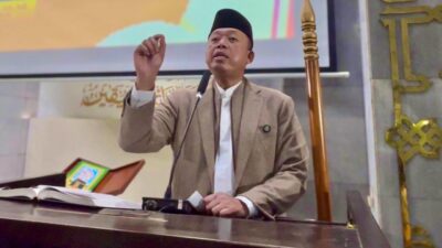 Mentri Nusron Bicara Sanad Keilmuan dan Etika Kepemimpinan saat Kajian Tarawih di Masjid UI