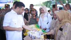 Bupati Lounching Pasar Murah di Pasarwajo Bupati Lounching Pasar Murah di Pasarwajo