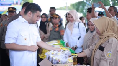 Bupati Lounching Pasar Murah di Pasarwajo Bupati Lounching Pasar Murah di Pasarwajo
