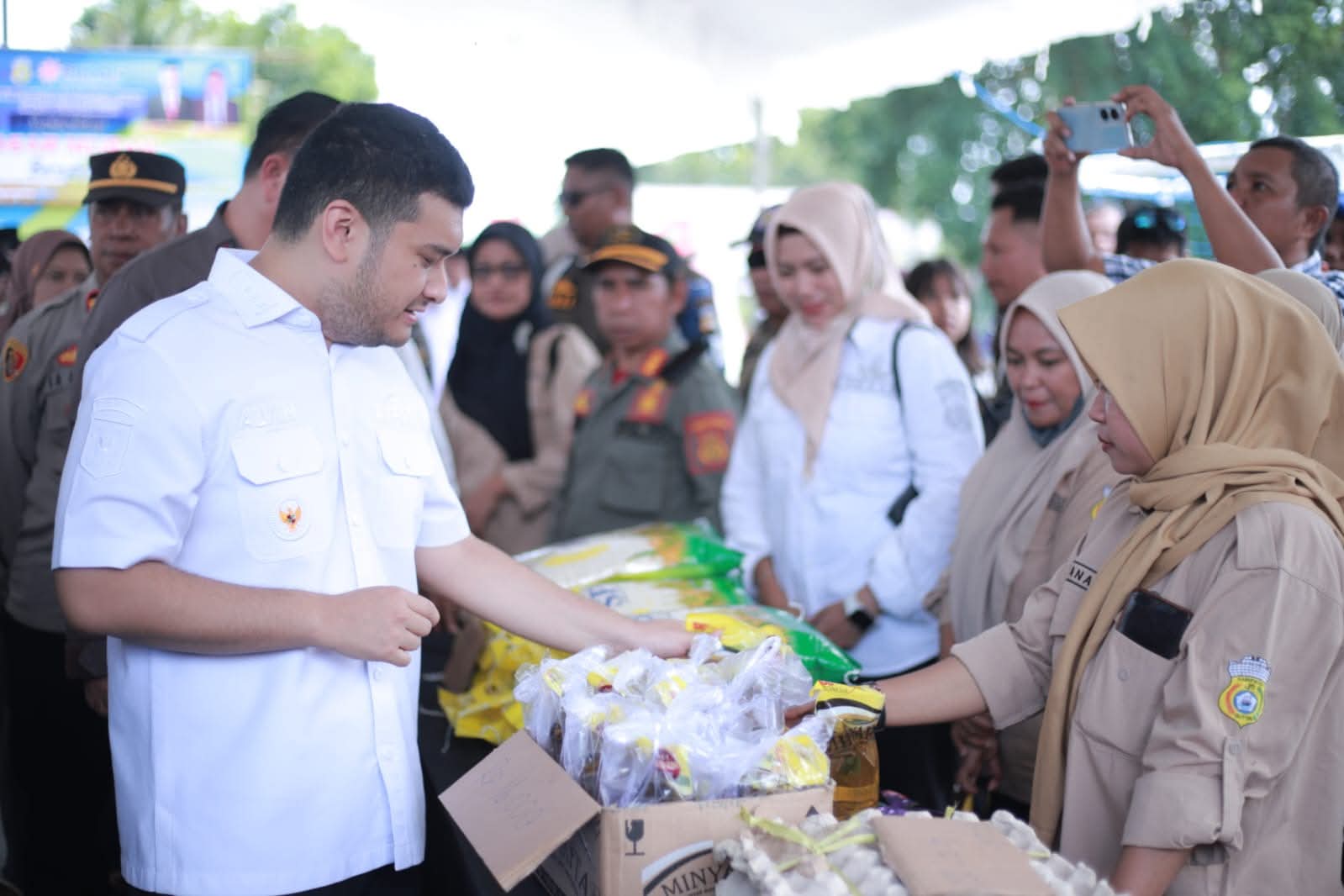Bupati Lounching Pasar Murah di Pasarwajo