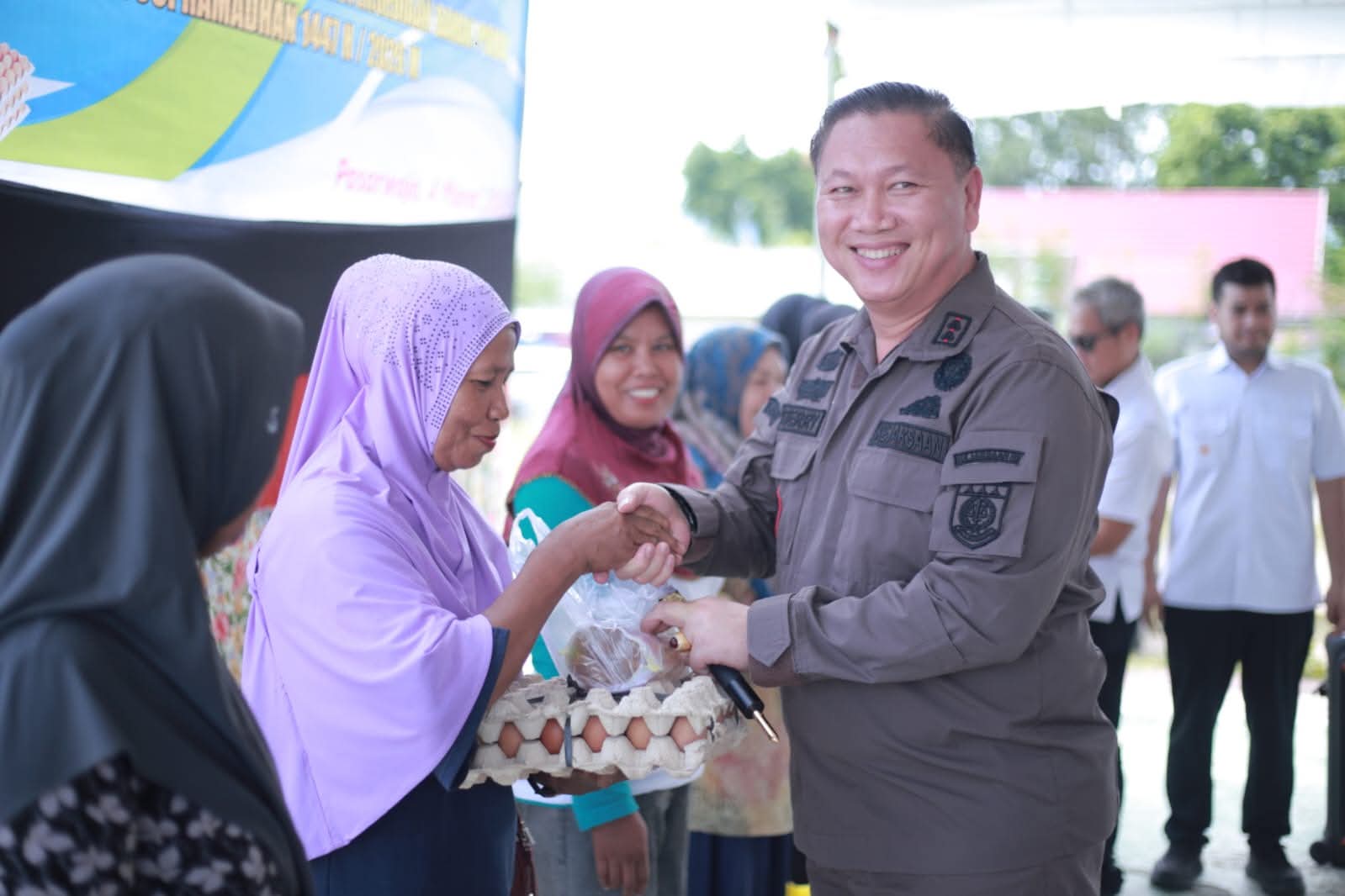 Bupati Lounching Pasar Murah di Pasarwajo