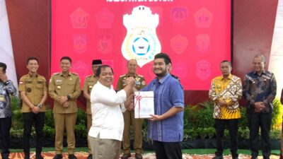 Bupati Buton Tegaskan Komitmen Transparansi pada Penyerahan LKPD se-Sultra Bupati Buton Tegaskan Komitmen Transparansi pada Penyerahan LKPD se-Sultra