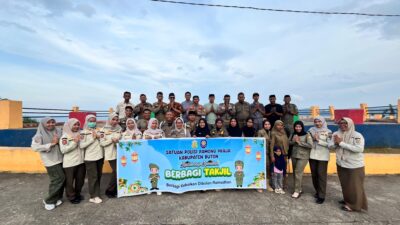 Pol PP Buton Berbagi Ratusan Takjil