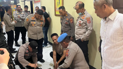 Kapolres Buton Cek Gudang Senpi di Ruang Logistik