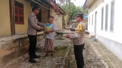 Kapolres Buton Salurkan Bantuan Sosial Kepada Korban Kebakaran di Desa Lapandewa Makmur