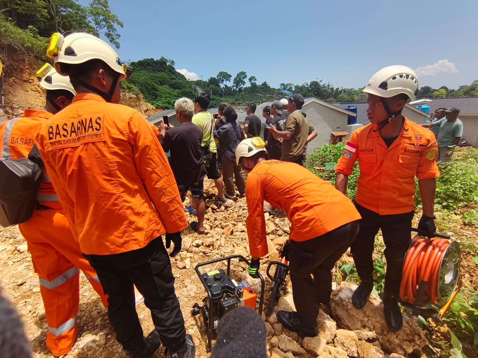 Tertimpa Batu, Operator Ekskavator di Baubau Meninggal Dunia