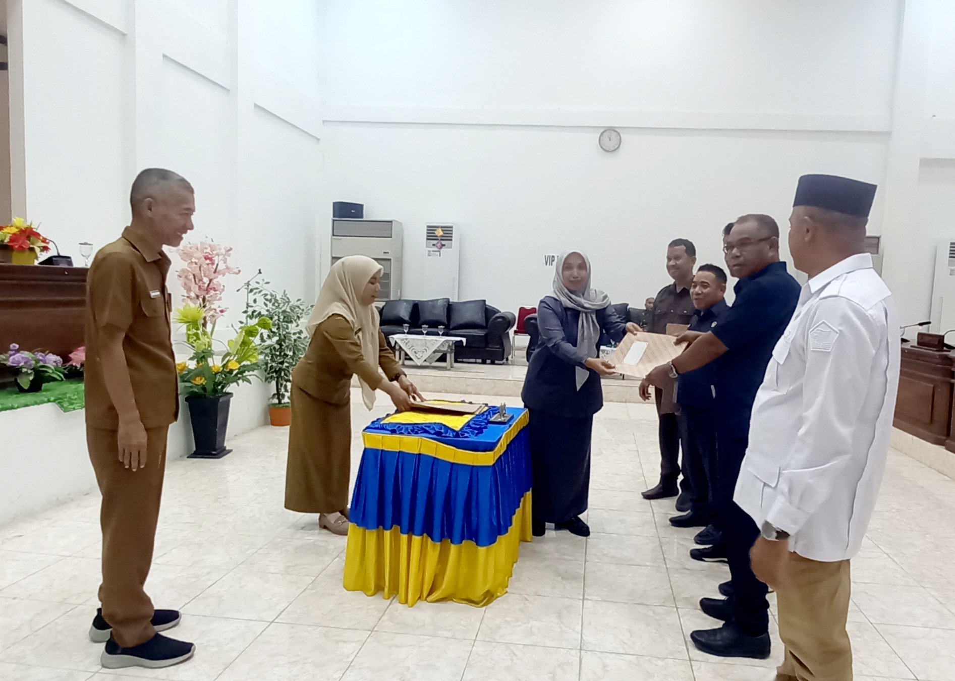 Pemda Buton Ajukan Dua Raperda : Cadangan Pangan dan Penyelenggaraan Jalan Pemda Buton Ajukan Dua Raperda : Cadangan Pangan dan Penyelenggaraan Jalan