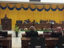 Ruang Sidang Paripurna DPRD Buton Bocor, Meja Penyerahan LKPJ Begeser