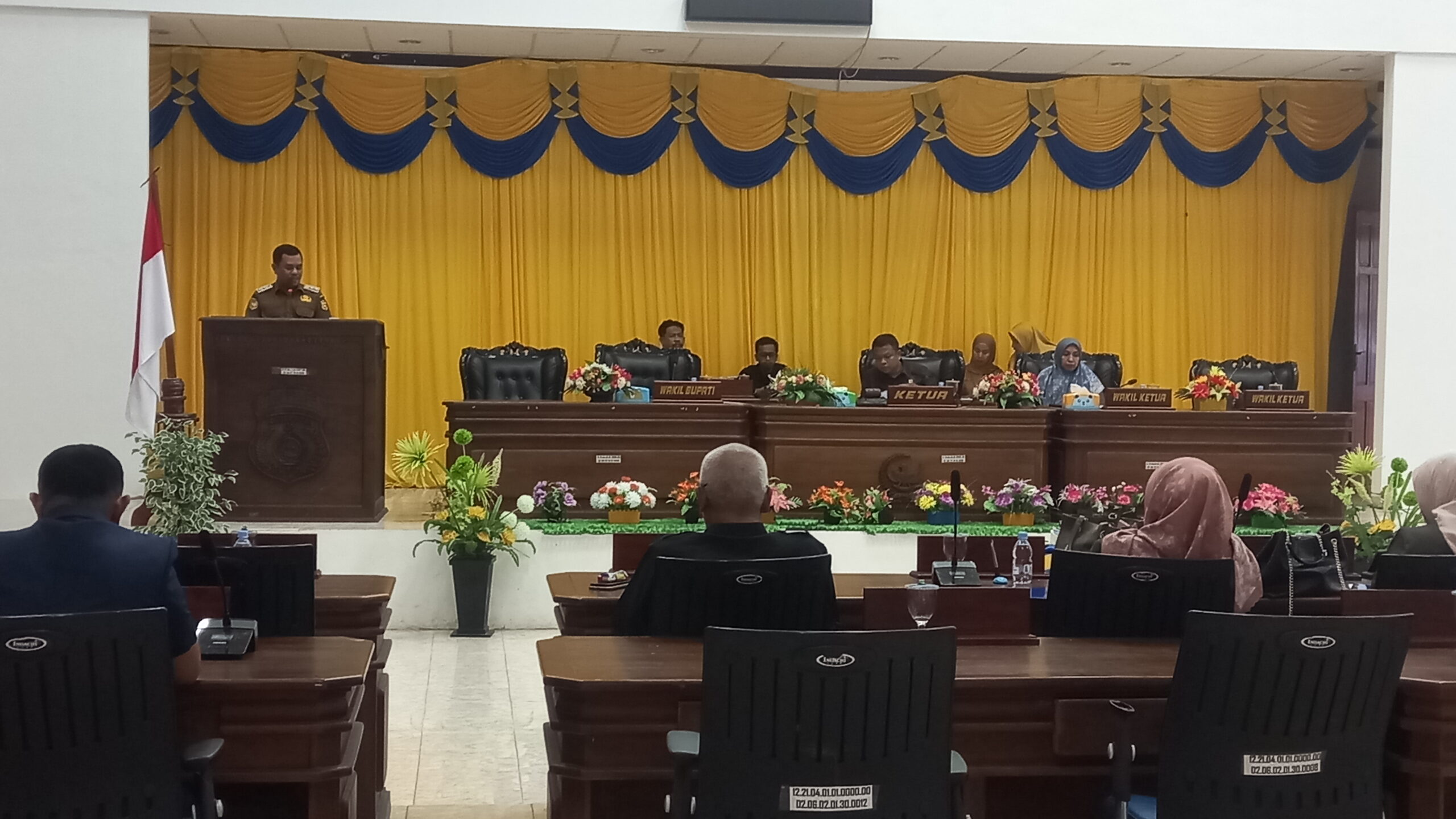 Ruang Sidang Paripurna DPRD Buton Bocor, Meja Penyerahan LKPJ Begeser