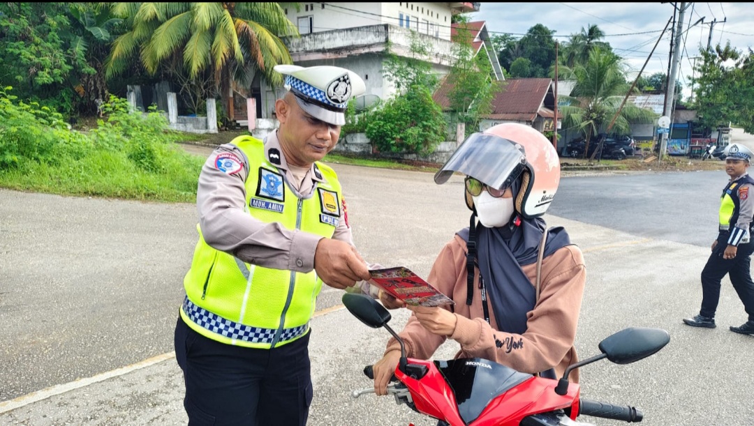 Sat Lantas Polres Buton Edukasi Pengendara Tentang Kamseltibcarlantas