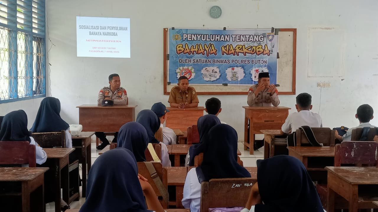 Sat Binmas Polres Buton Gelar Penyuluhan Narkoba dan Jumat Keliling