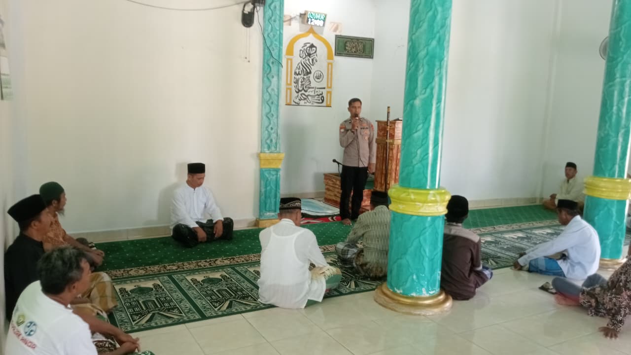 Sat Binmas Polres Buton Gelar Penyuluhan Narkoba dan Jumat Keliling Sat Binmas Polres Buton Gelar Penyuluhan Narkoba dan Jumat Keliling