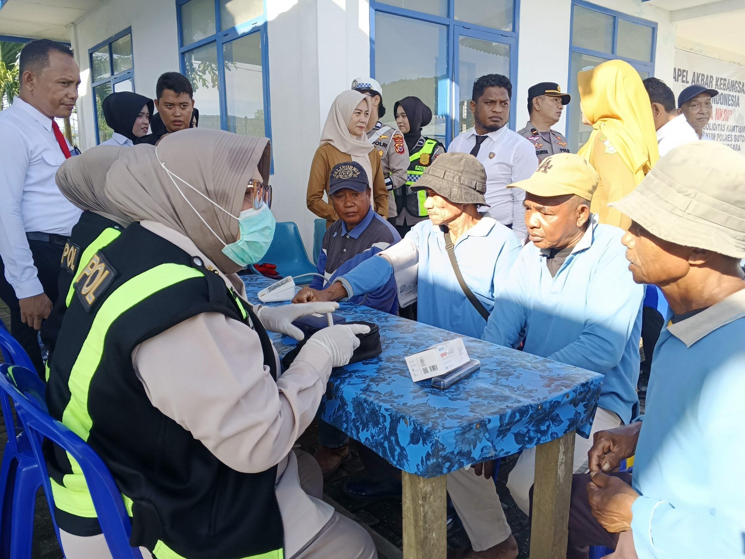 May Day, Polres Buton Gelar Cek Kesehatan Buruh di Pelabuhan Banabungi
