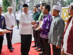 Menteri ATR/Kepala BPN Serahkan 33 Sertipikat untuk Rumah Ibadah di Sulteng