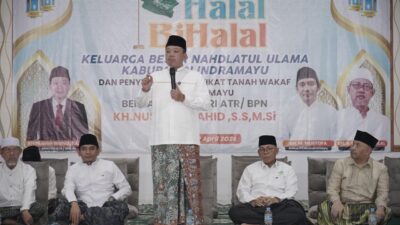 Hadiri Halalbihalal Nusron Wahid Serahkan Sertipikat Tanah Wakaf PCNU Indramayu