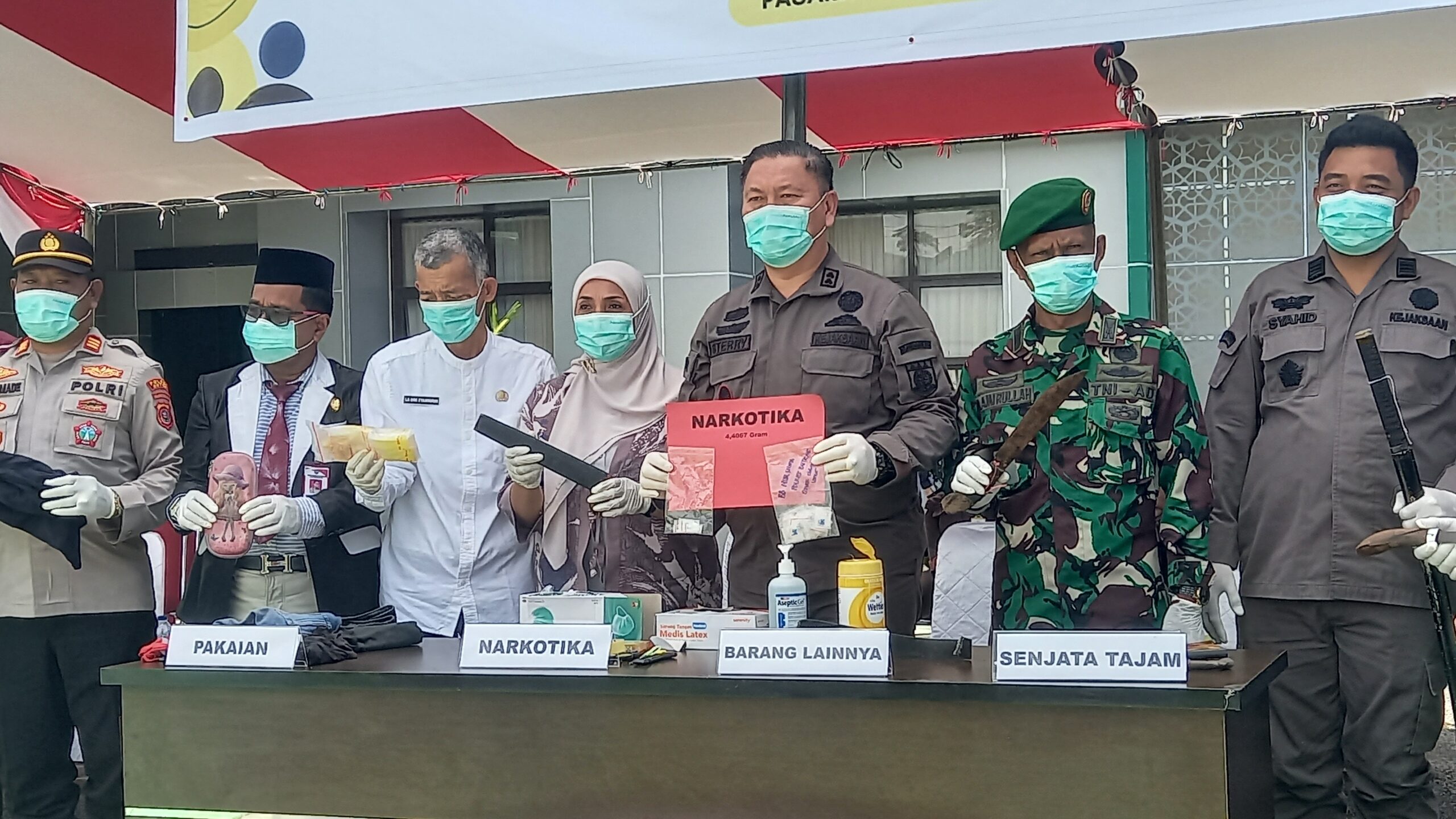 Kejari Buton Musnahkan Barang Bukti 33 Perkara