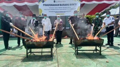 Kejari Buton Musnahkan Barang Bukti 33 Perkara