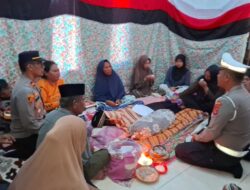 Polisi Melayat ke Rumah Duka Korban Laka Lantas di Batauga