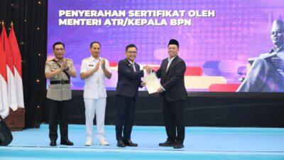 Mentri Nusron Serahkan Sertipikat Hak Pakai untuk Lemhannas RI