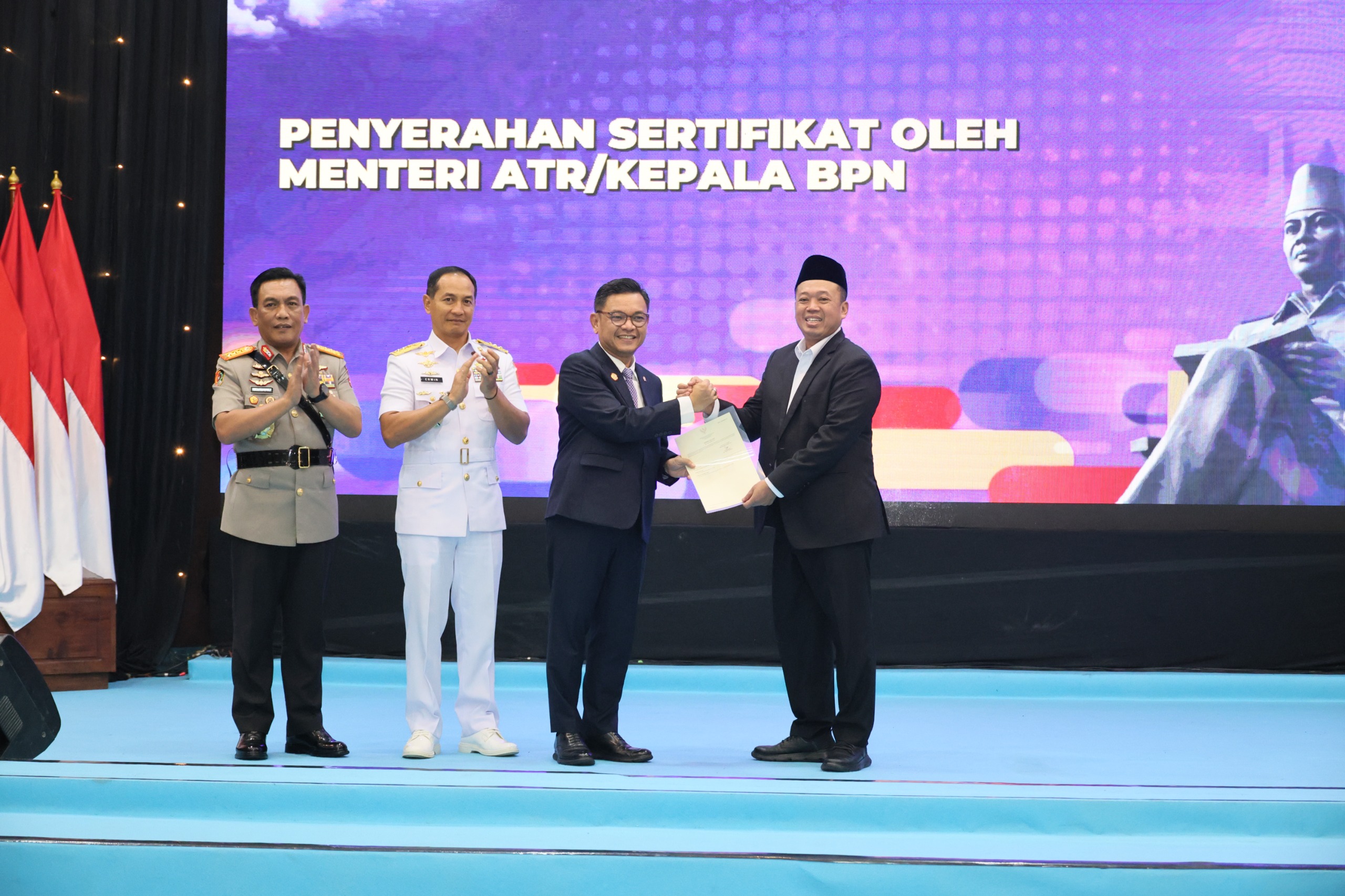 Mentri Nusron Serahkan Sertipikat Hak Pakai untuk Lemhannas RI