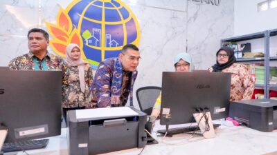 Wamen Ossy Tinjau PELATARAN di Kantah Kota Banjarbaru, " Masyarakat Jangan Menunggu Lama di Loket"