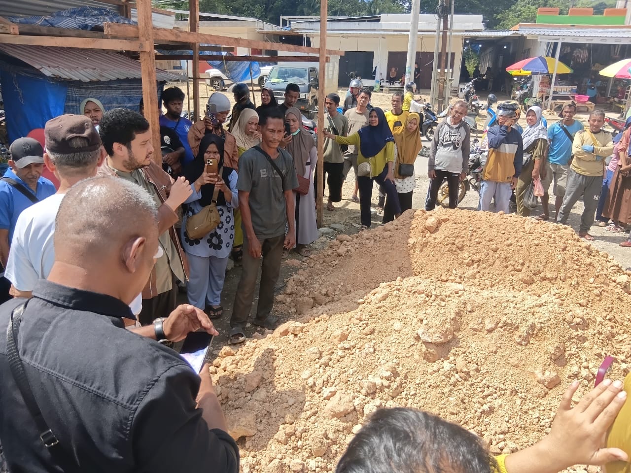 Bupati Buton Temui Langsung Pedagang Pasar Kaloko, Cari Solusi Bersama Terkait Penataan Pasar