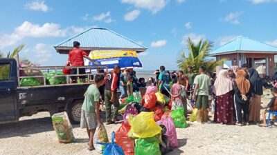 PAAP Ngapa Toowa dan RARE Indonesia Gelar Aksi Bersih Pantai