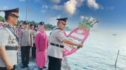 Kapolres Buton Pimpin Upacara Tabur Bunga