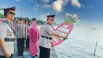 Kapolres Buton Pimpin Upacara Tabur Bunga