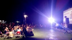 Nobar Film Layar Tancap di Wabula, Kades Wabula : "Jangan hanya "Kaombo!" Nobar Film Layar Tancap di Wabula, Kades Wabula : "Jangan hanya "Kaombo!"