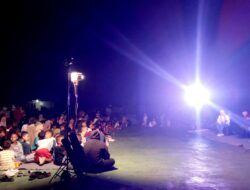 Nobar Film Layar Tancap di Wabula, Kades Wabula : “Jangan hanya “Kaombo!”