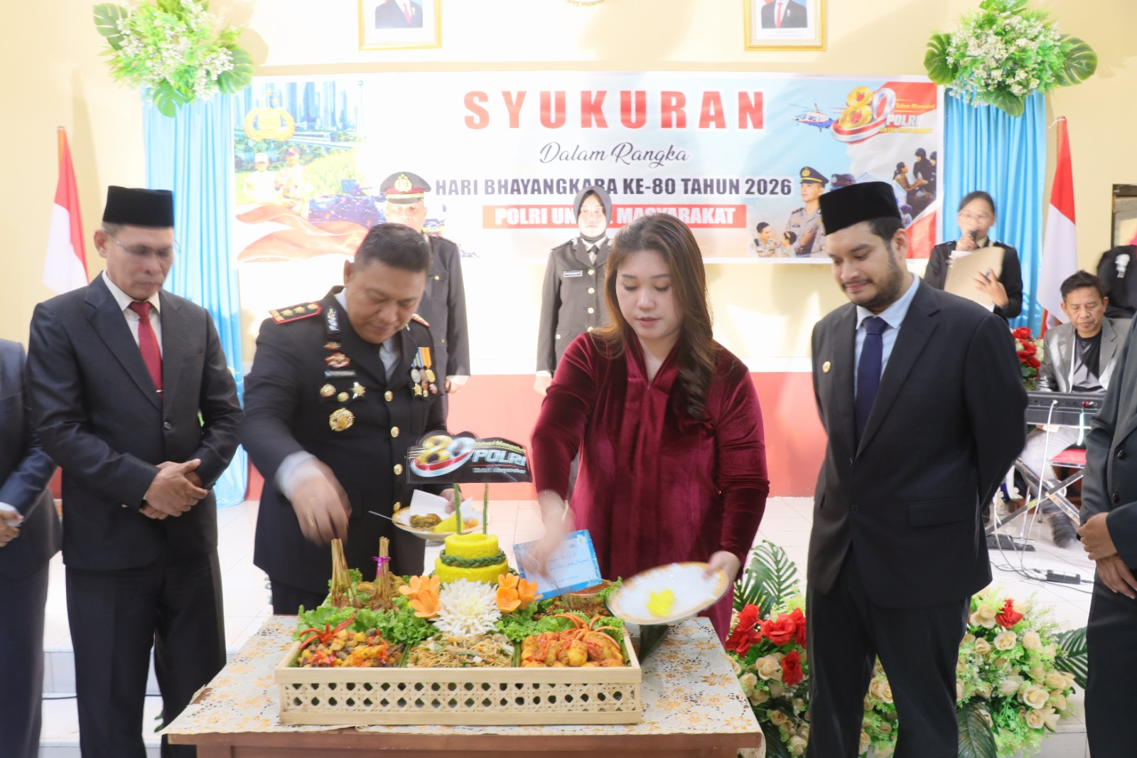 HUT Bhayangkara ke-80, Polres Buton Gelar Syukuran dan Bagikan Beras SPHP Gratis