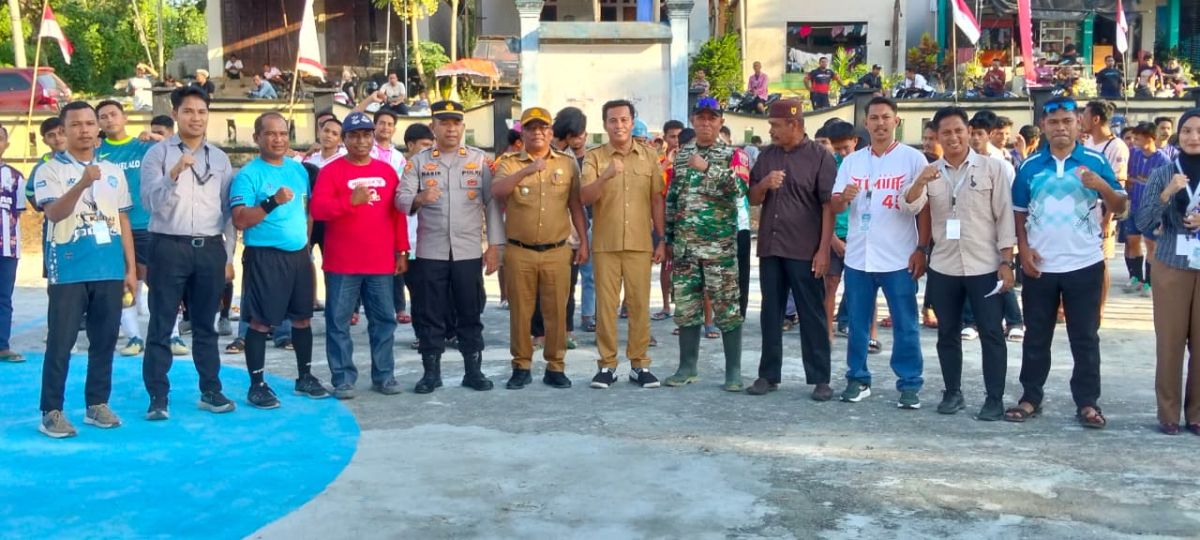 Camat Lasalimu Buka Kejuaraan Futsal Ambuau Indah Cup II