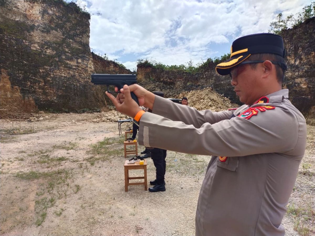 Polres Buton Laksanakan Latihan Menembak