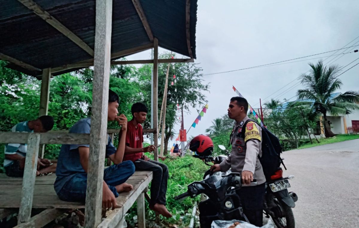 Bhabinkamtibmas Polsek Wabula Imbau Masyarakat Cegah Karhutla di Musim Kemarau