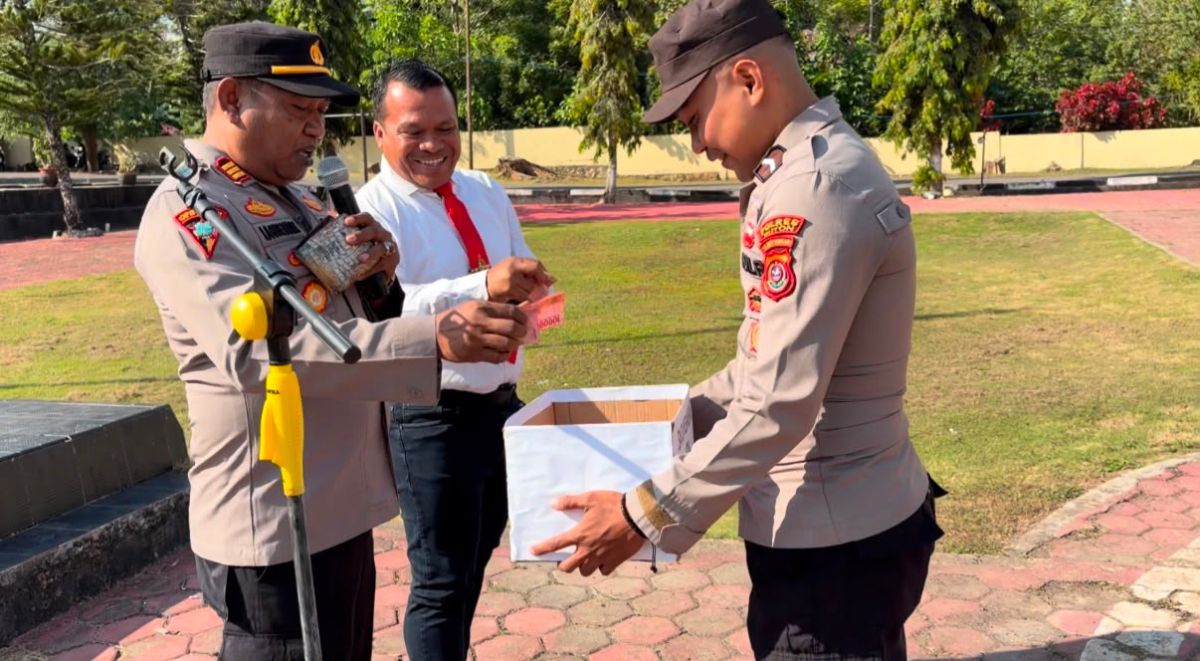 Polres Buton Salurkan Bantuan Untuk Korban Bencana di NTT