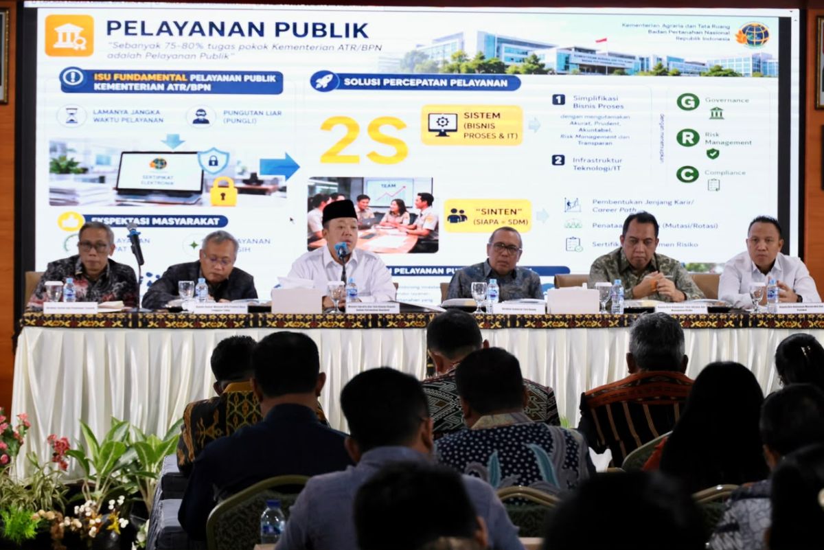 Beri Pengarahan Soal Layanan, Menteri Nusron: Gunakan Sudut Pandang Masyarakat
