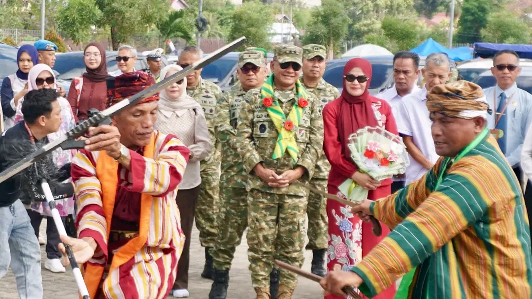 Tiba di Buton, Pangdam XIV/Hasanuddin Disambut Tari Manca dan Mangaru