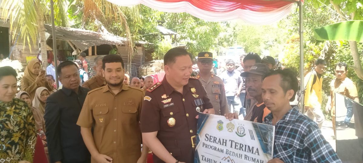 Harlah Kejaksaan ke-81 di Buton, Lima Keluarga Terima Bantuan Hunian Layak