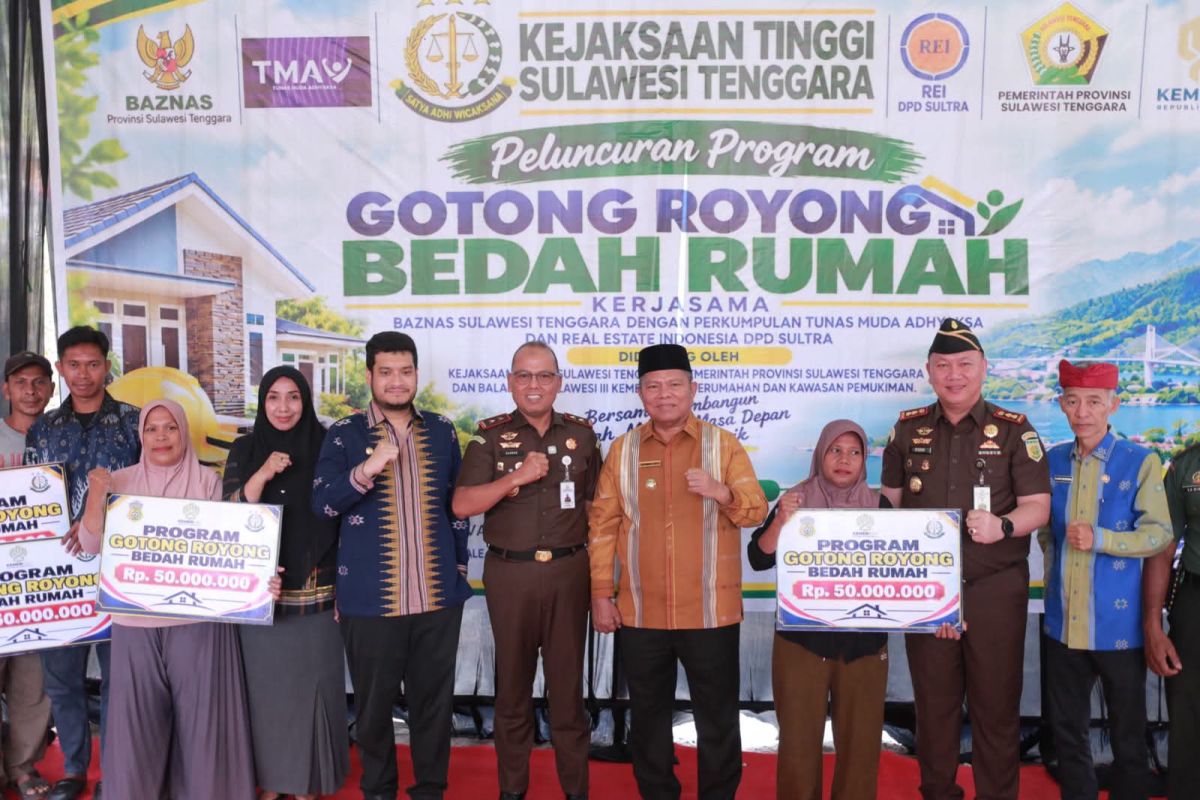 Kajati Sultra dan Bupati Buton Letakan Batu Pertama Bedah Rumah