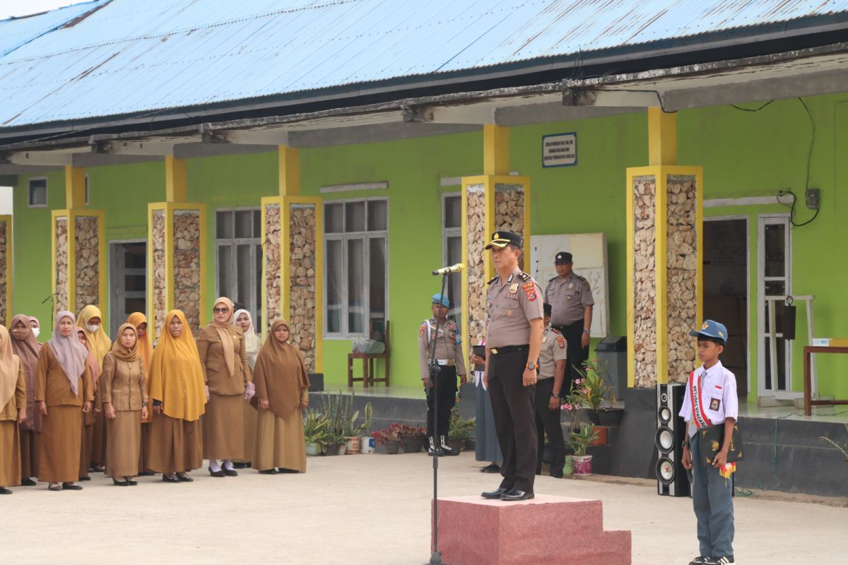 Wakapolres Buton Edukasi Siswa SMA Negeri 4 Buton tentang Bahaya Narkoba