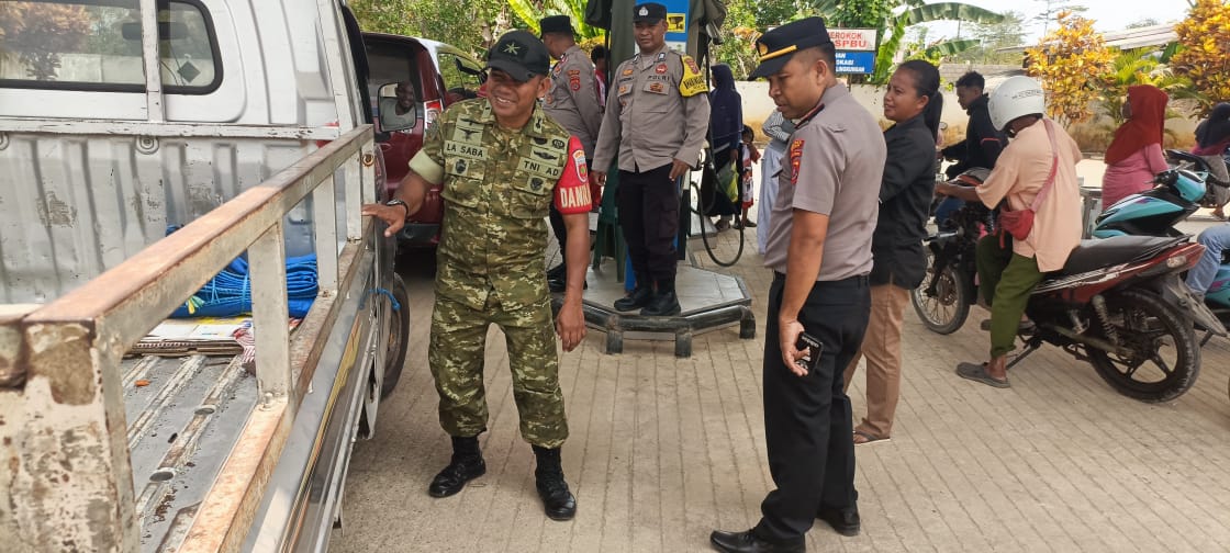 Polsek Ambuau Indah Bersama TNI Pantau Stok dan Distribusi BBM di SPBU Lasalimu